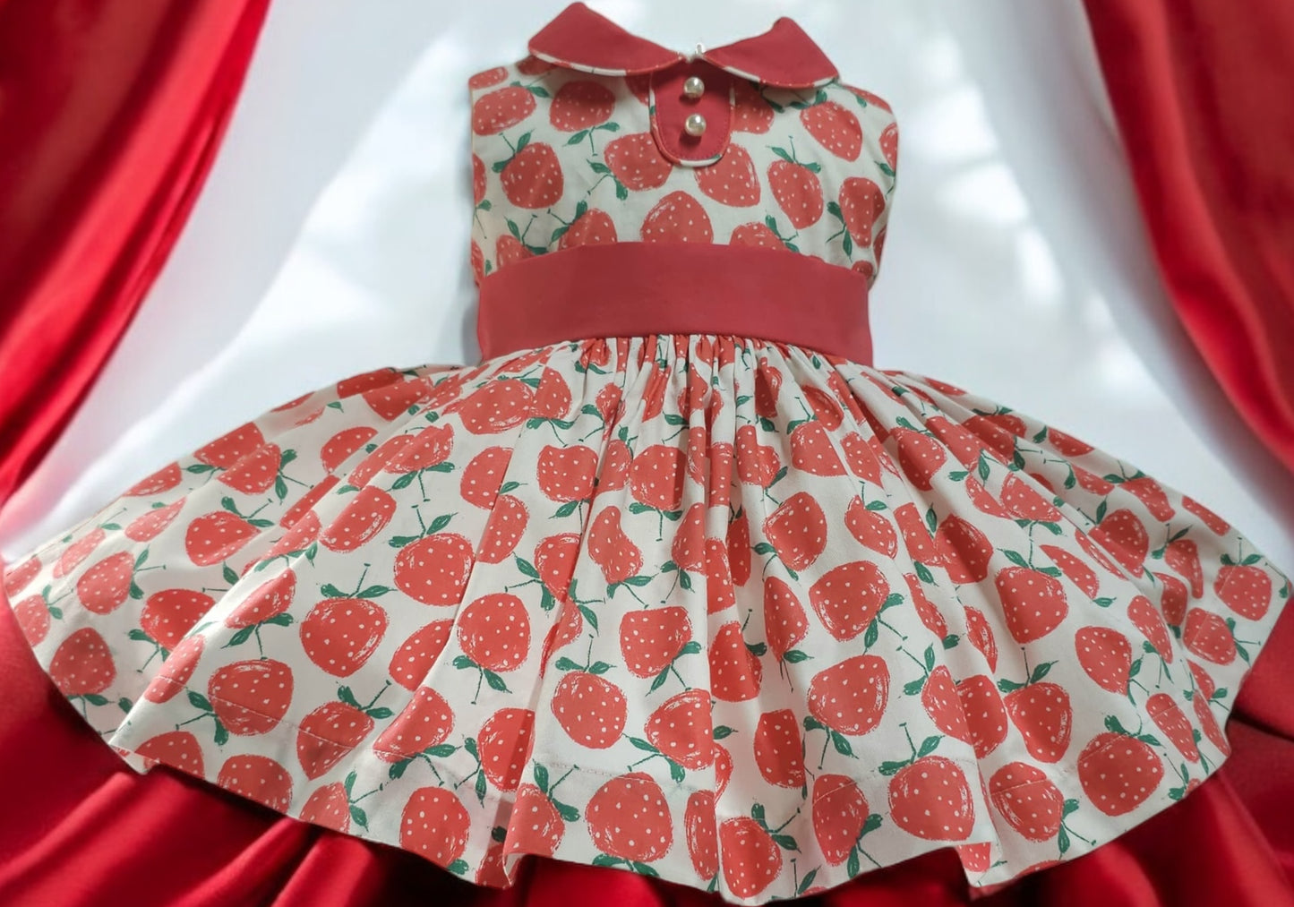 Strawberry sleeveless classic