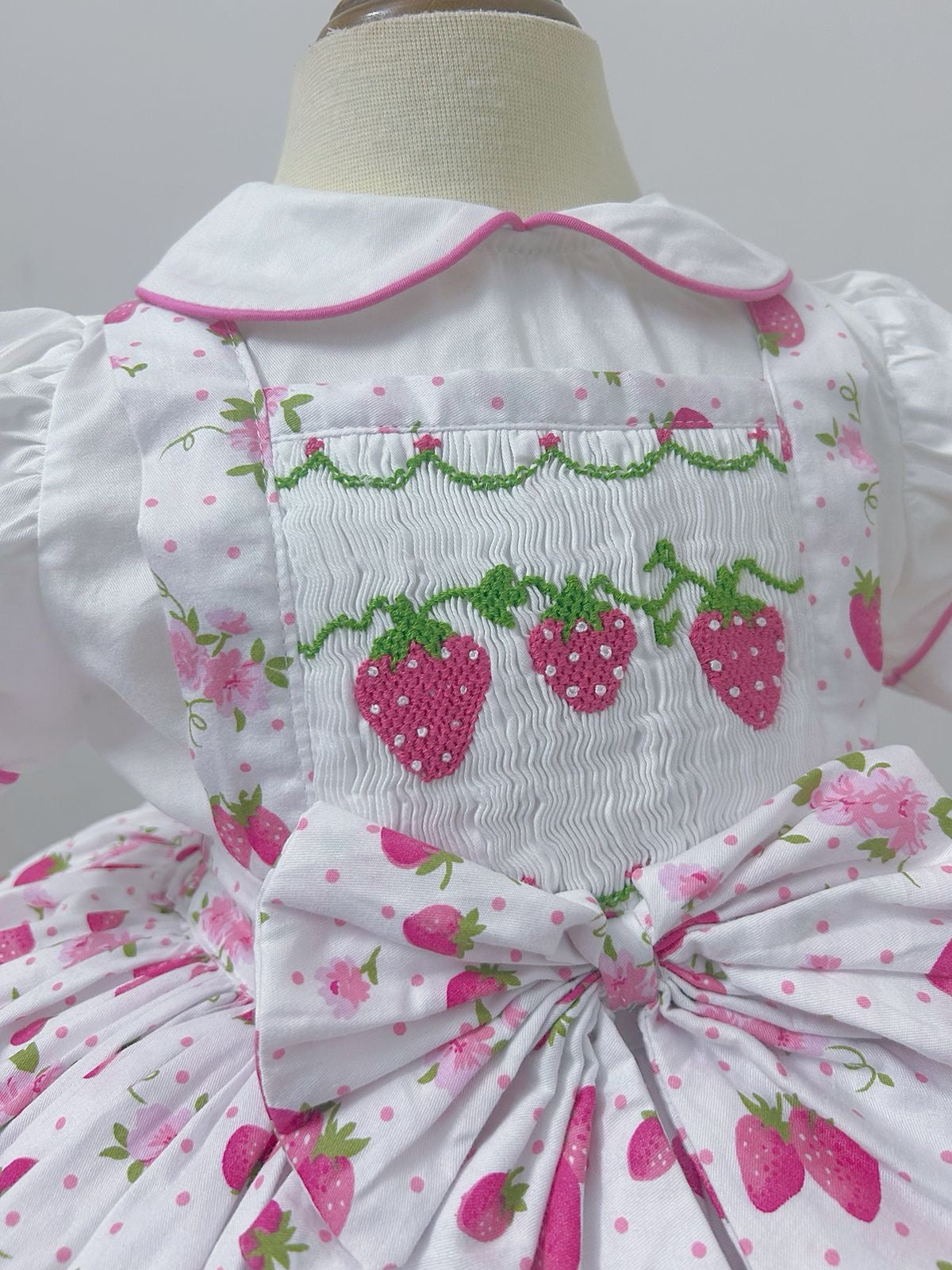 Strawberry smocked pinny dress 🍓