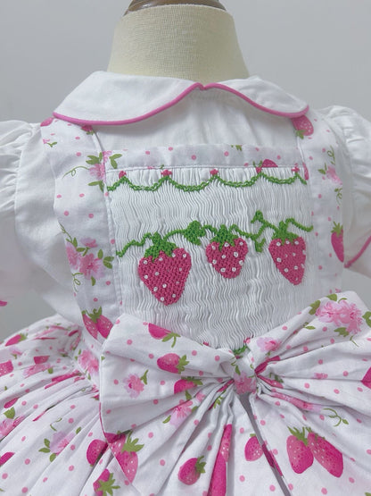 Strawberry smocked pinny dress 🍓