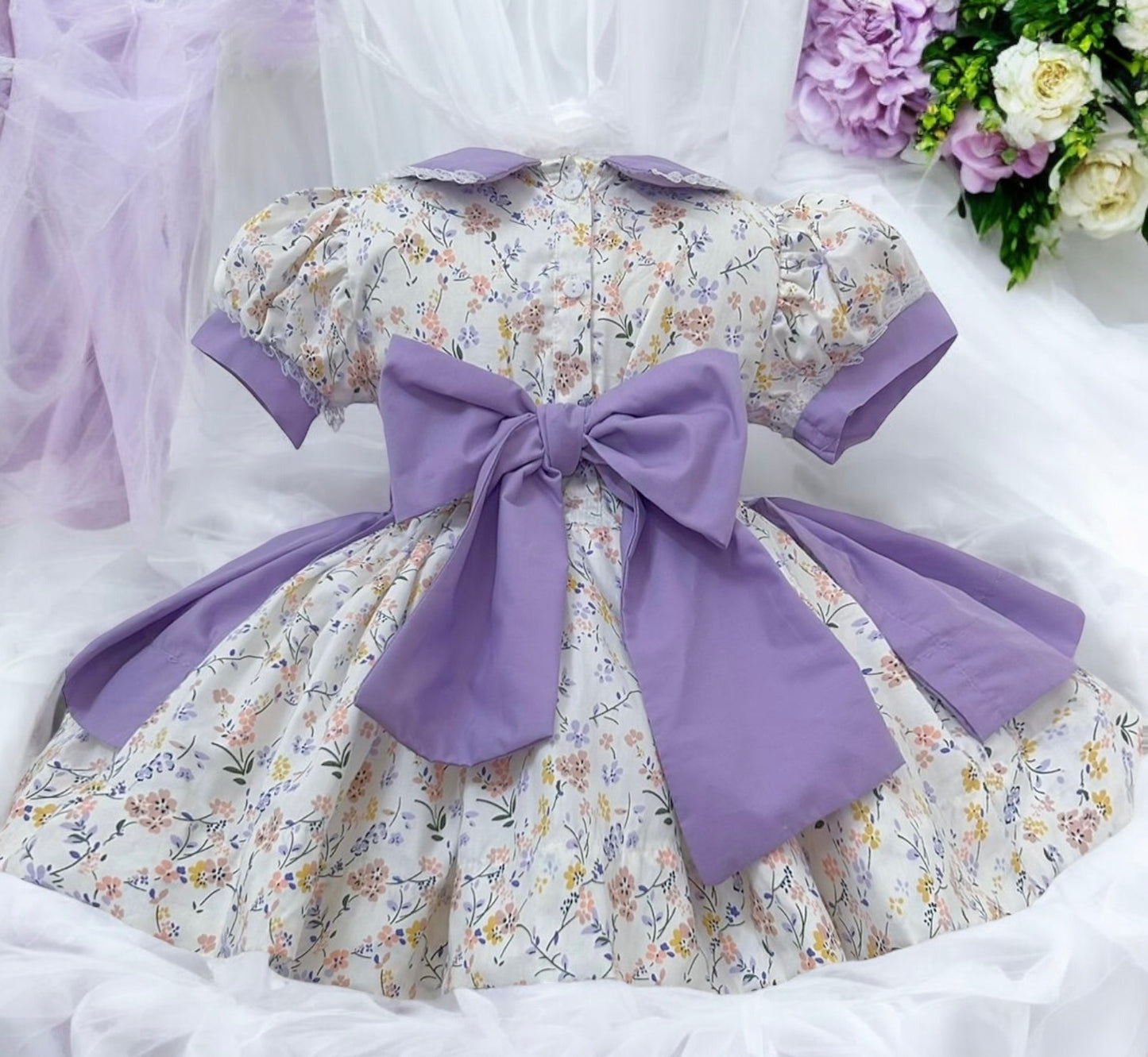 Floral classic dress with lilac apron