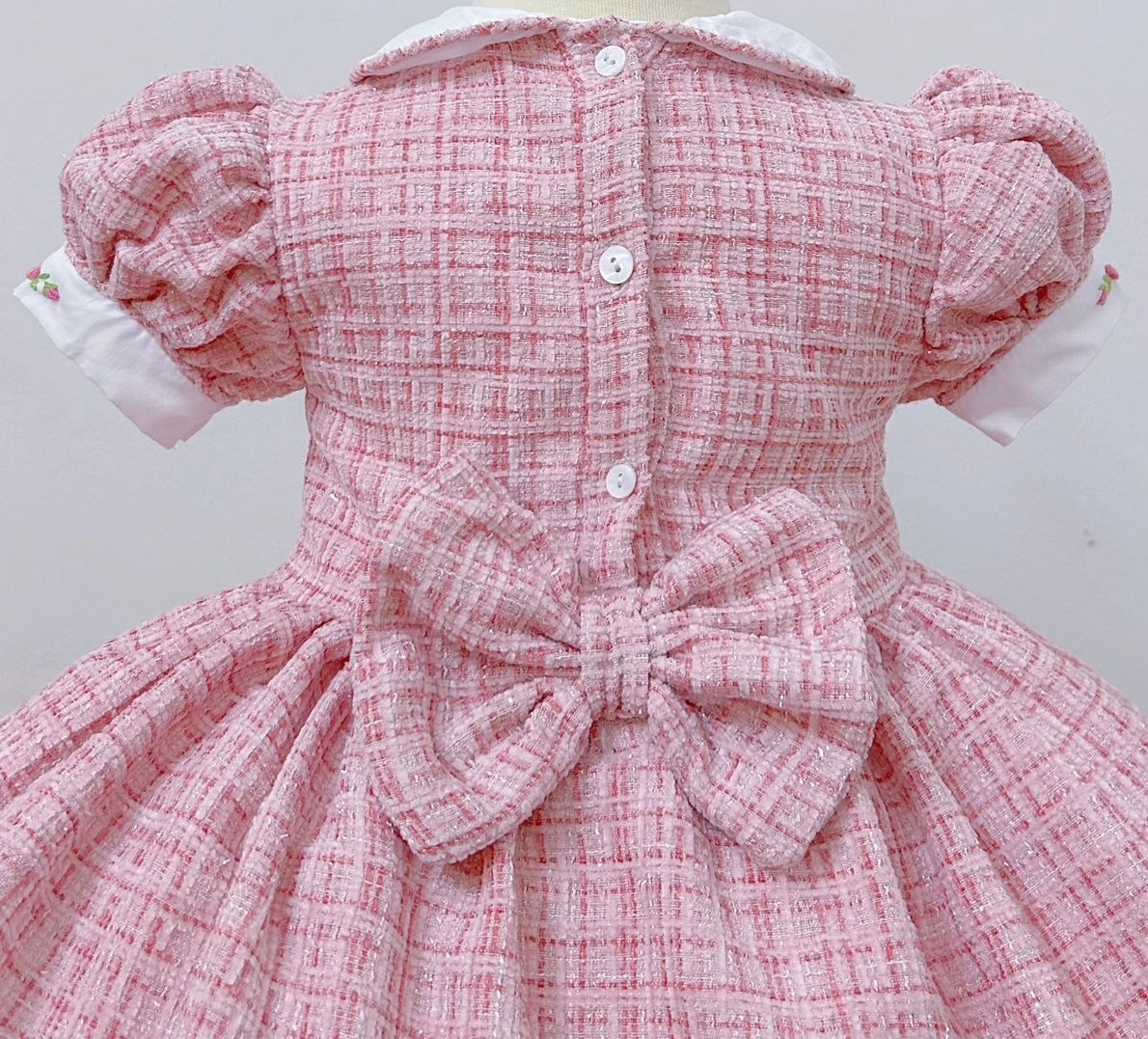 Roze tweed gesmokte jurk