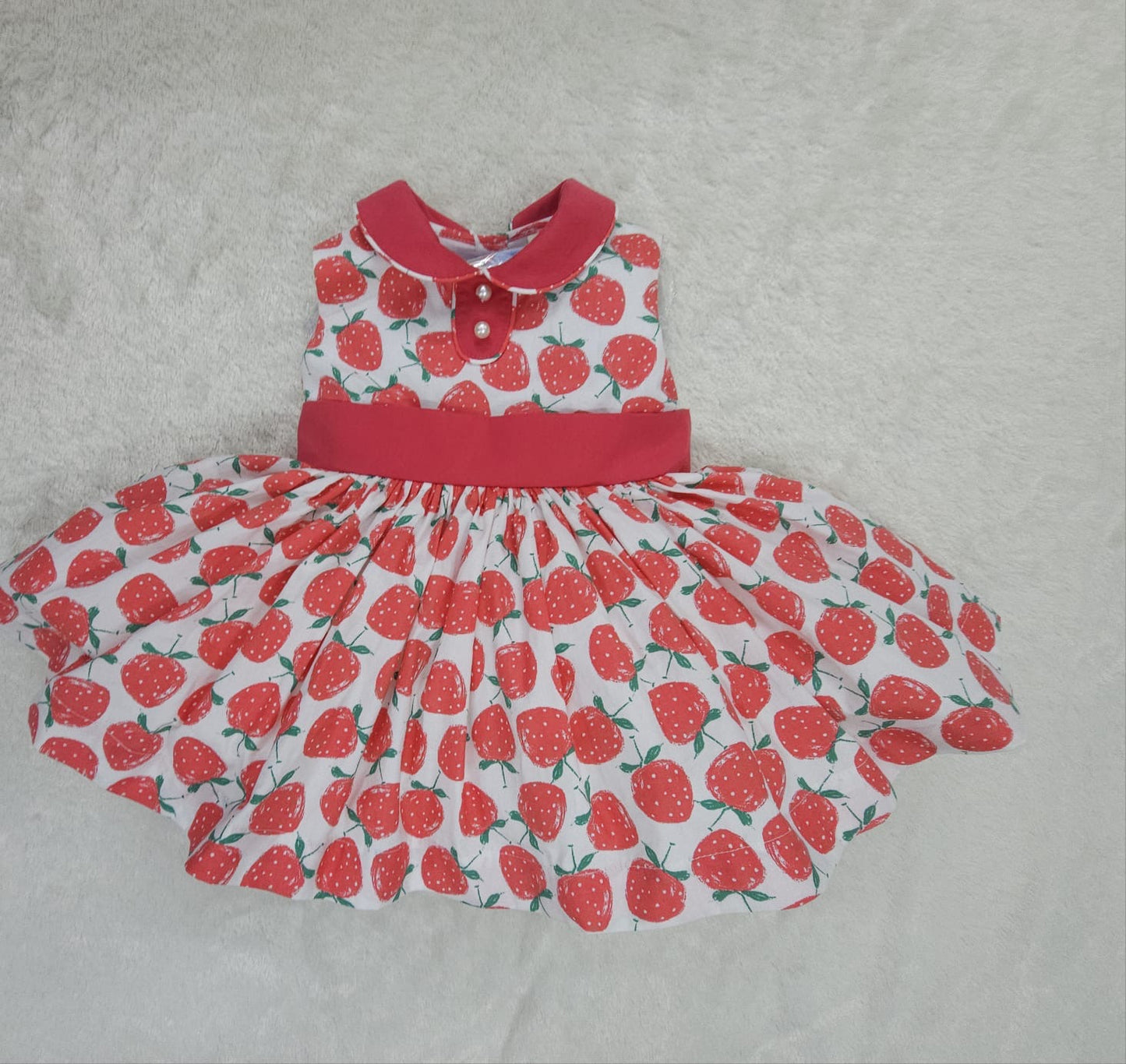 Strawberry sleeveless classic