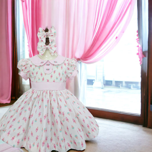 Kleid im klassischen Eiscreme-Stil