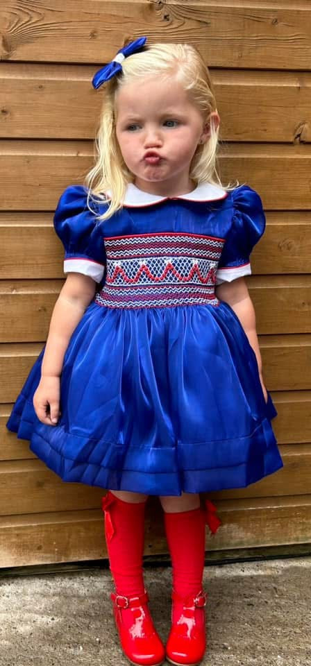 Schneewittchen handgesticktes blaues Seidenkleid