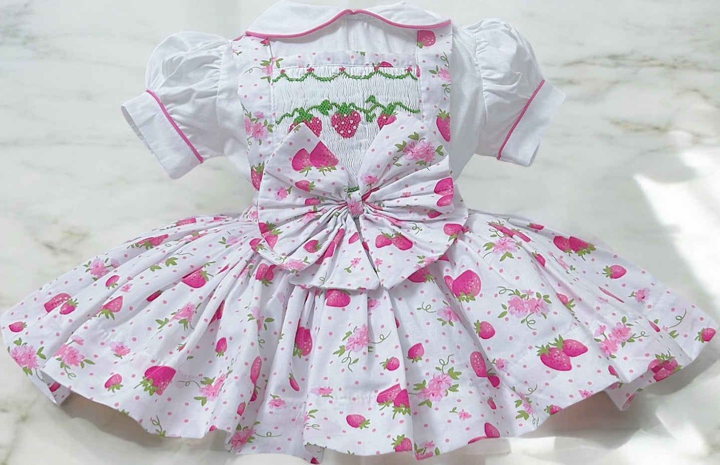Strawberry smocked pinny dress 🍓