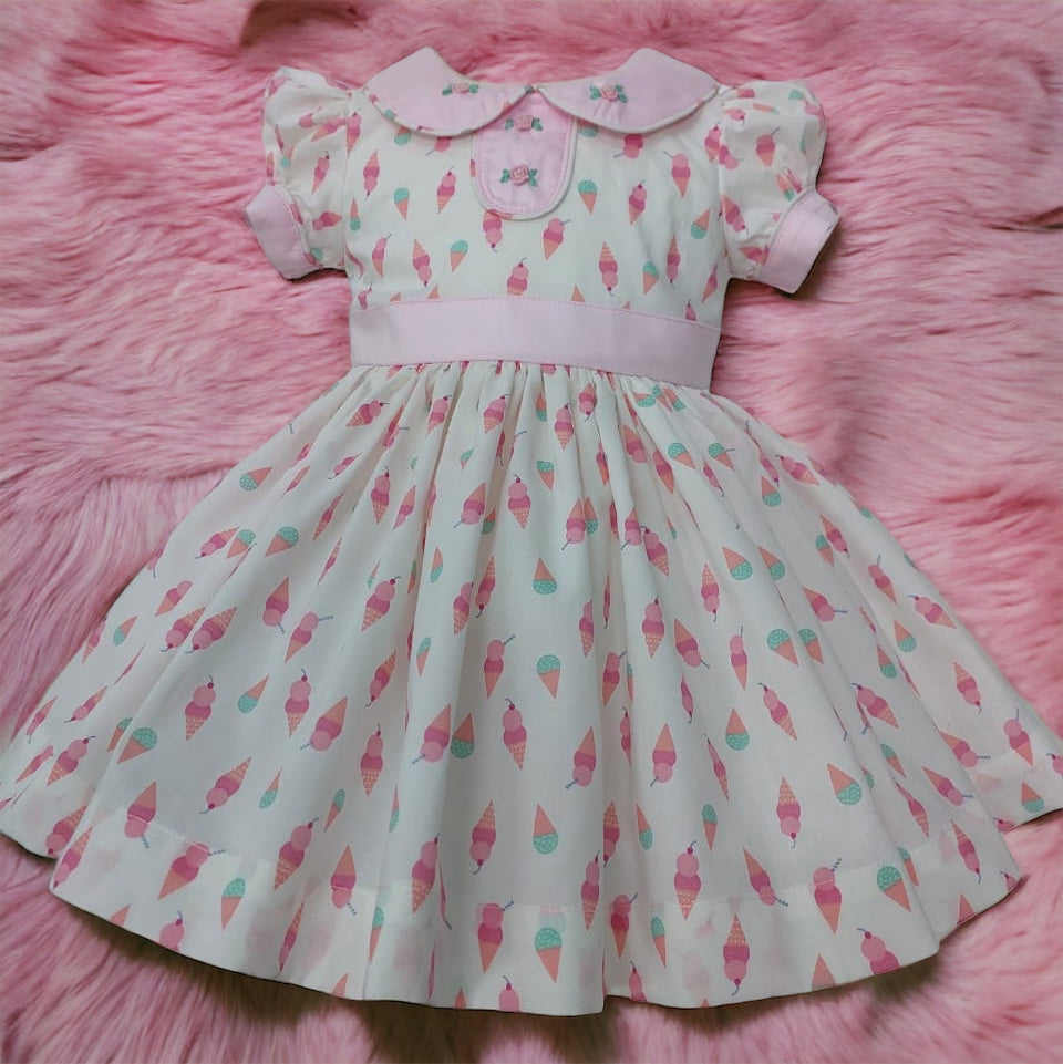 Kleid im klassischen Eiscreme-Stil