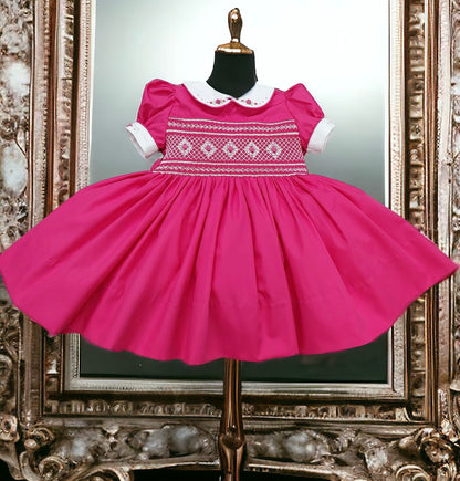 Barbie – Pinkes, gesmoktes Kleid