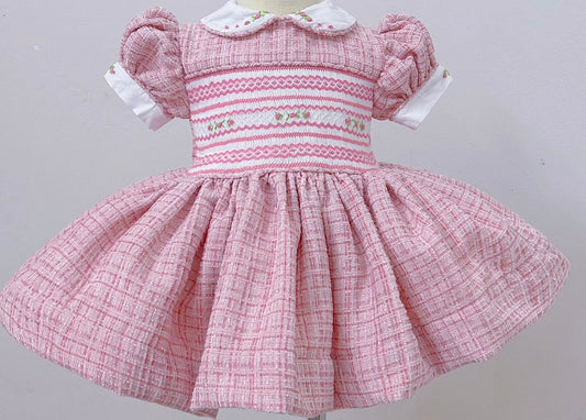 Roze tweed gesmokte jurk