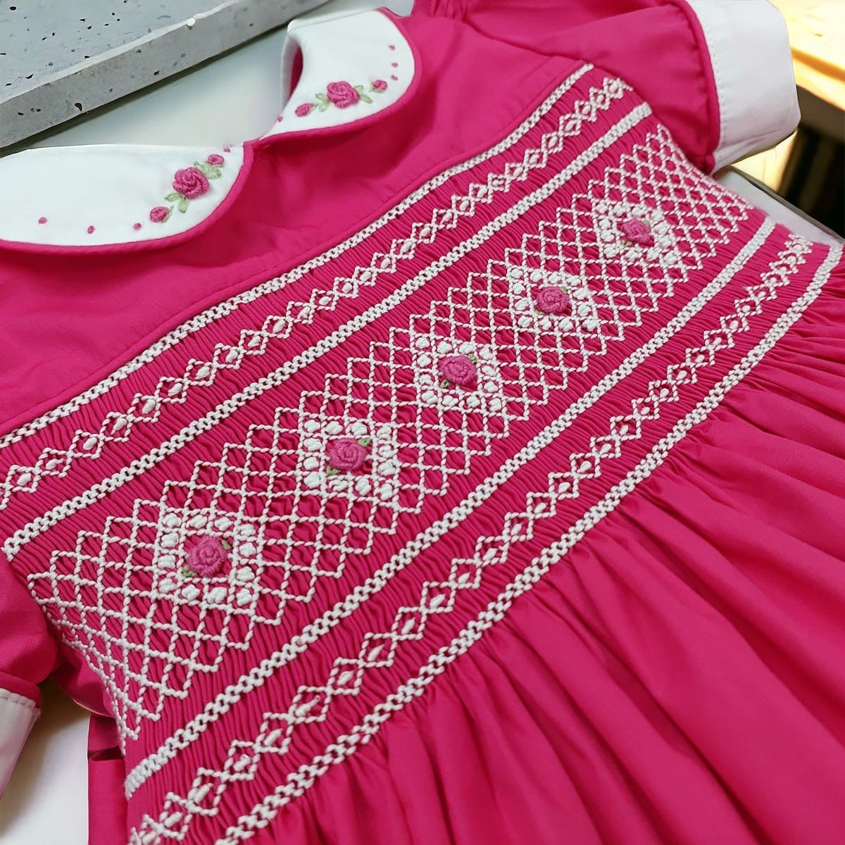 Barbie – Pinkes, gesmoktes Kleid